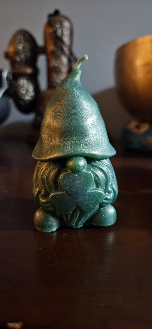 Gnome holding a clover